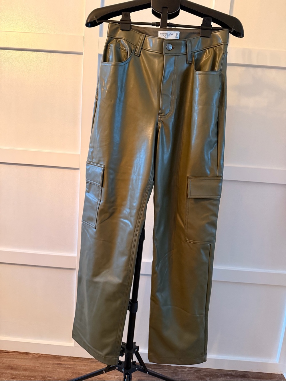 Abercrombie & Fitch Curve Love 90s Relaxed High Rise Leather Cargo Pants